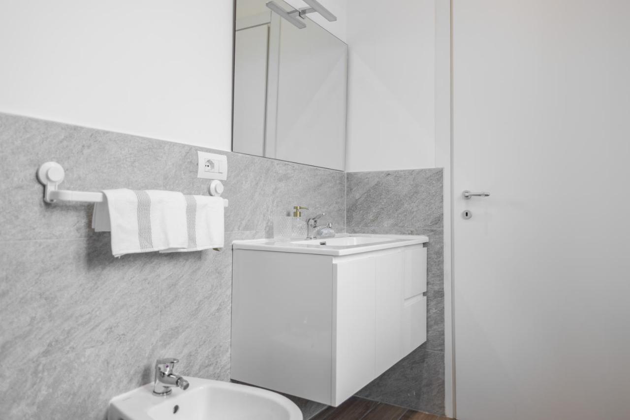 Lora Apartment,Free Private Parking, Self Check In,1 Como Exterior foto