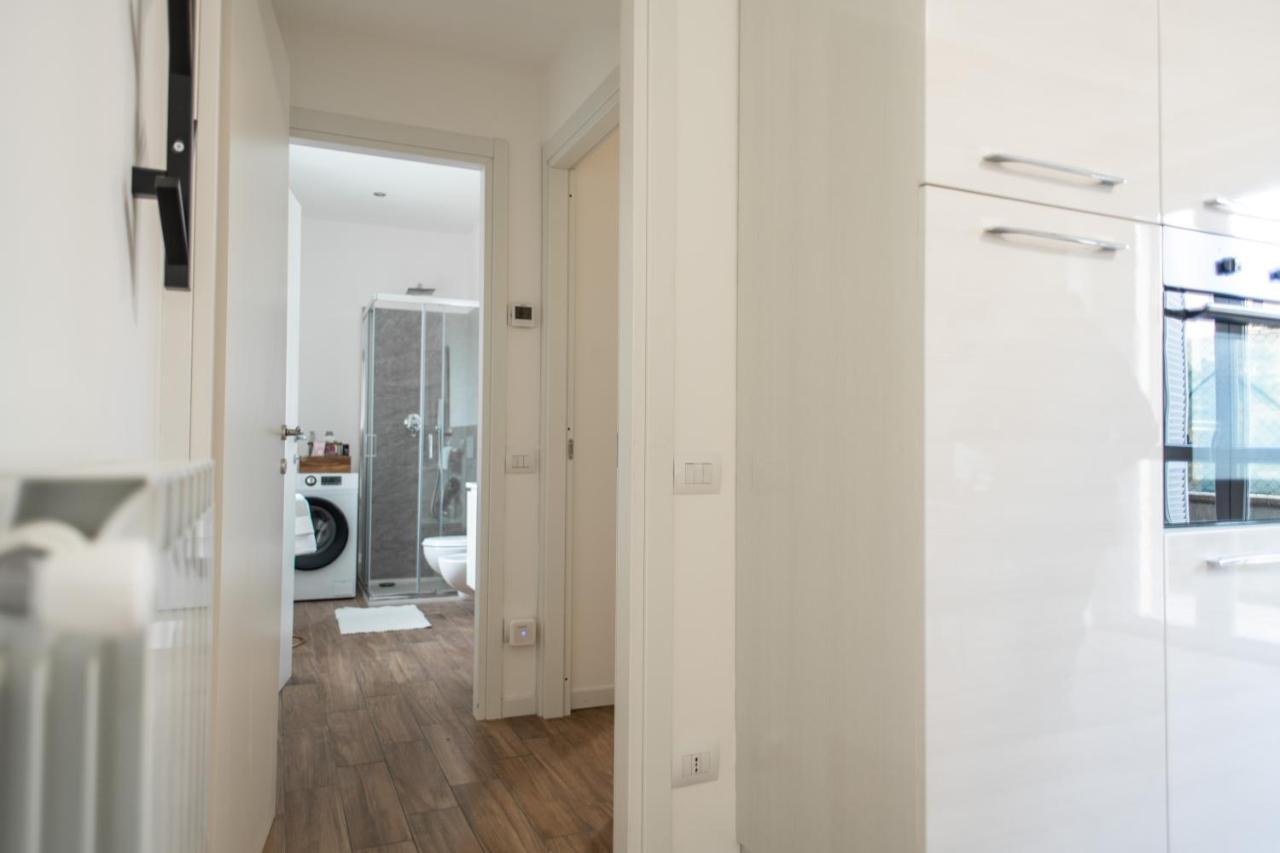 Lora Apartment,Free Private Parking, Self Check In,1 Como Exterior foto